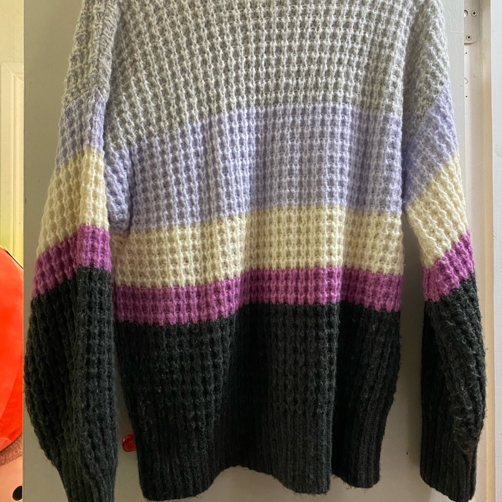 Universal Thread Sweater - Picture 4 of 4